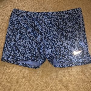 Nike Essential Tight Fit Spandex